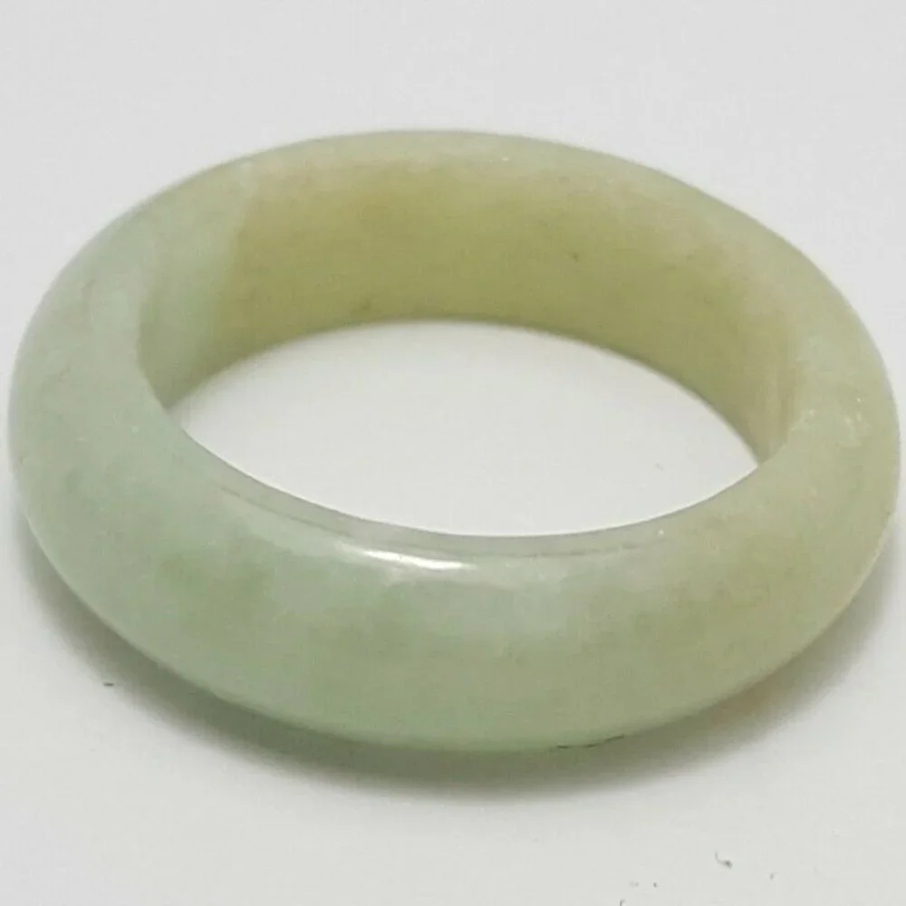 Beautiful Green Jade Wedding Ring Band Size 5.25 - Nice!